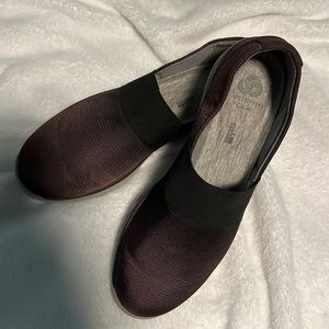 Clarks Cloudsteppers Size 9 Eggplant